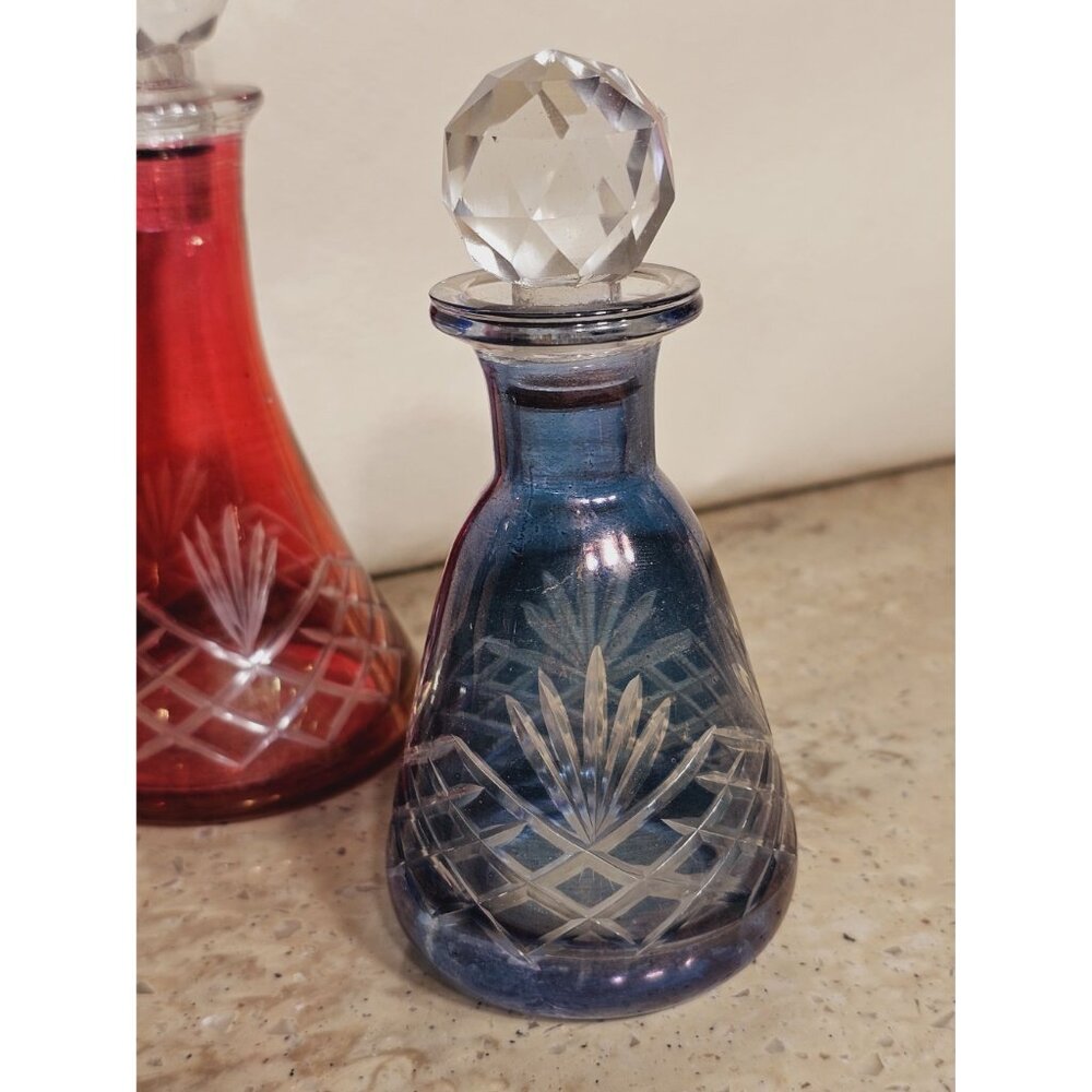 Elegant Glass Decanter Set - Red, Blue, Gray - Picture 6 of 9